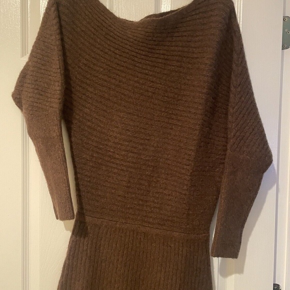 Banana Republic COLLETA OFF-SHOULDER MIDI DRESS - Picture 11 of 12